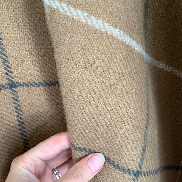 Abercrombie and Fitch Poncho - Picture 5 of 6